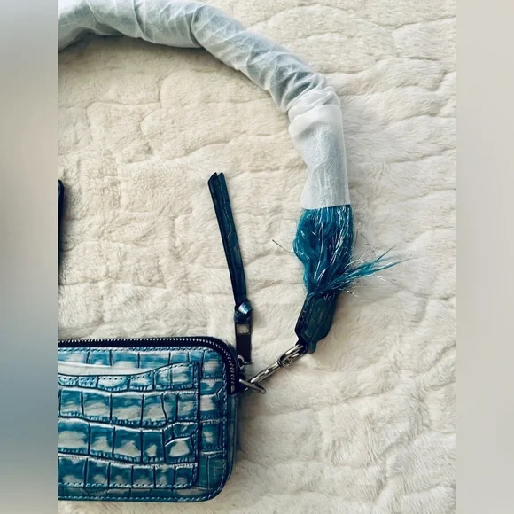 MARC JACOBS Snapshot
Bag Blue 'The Croc - Color: HARBOR BLUE with dust bag🔥🔥🔥 - Picture 12 of 14
